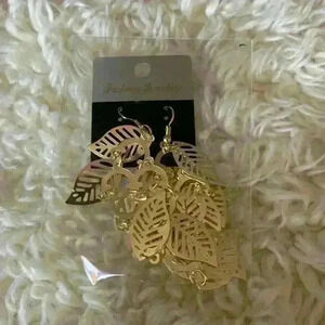 Fun and funky leaf earrings!
